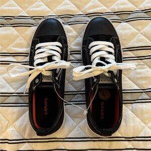 Shoes Levi’s Size 8 Women’s Low Tops sneakers NWOT